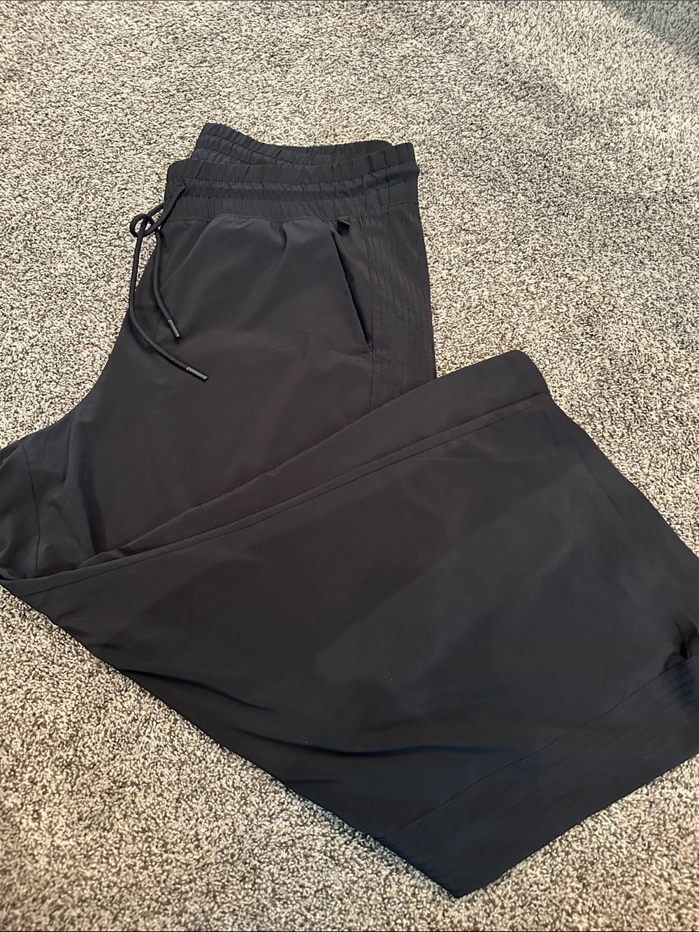 Athleta Avenue Flowy Crop Pant Size 16.